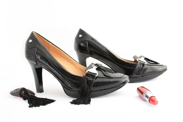 Zapatos de tacón alto y lápiz labial — Foto de Stock
