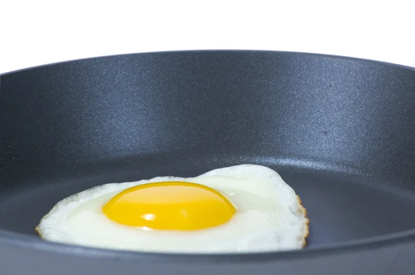 Яйцо в сковороде — стоковое фото