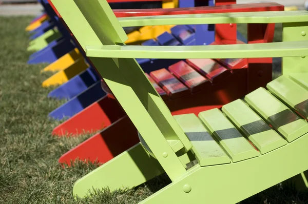 Stuhl in Regenbogenfarben — Stockfoto