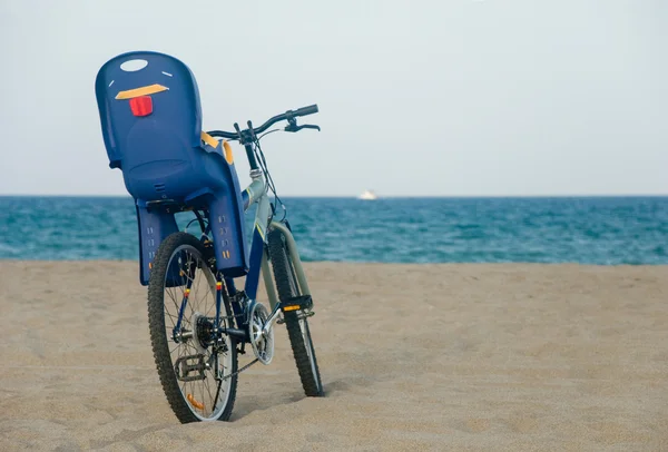 해변에 자전거 스톡 사진