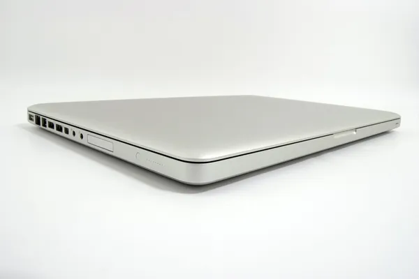 Stříbrný přenosný počítač — Stock fotografie