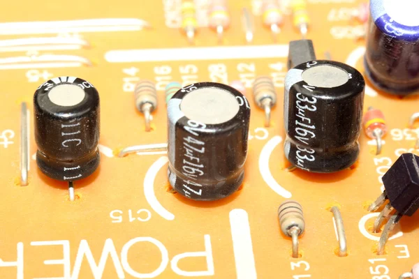 Condensadores en placa de circuito —  Fotos de Stock