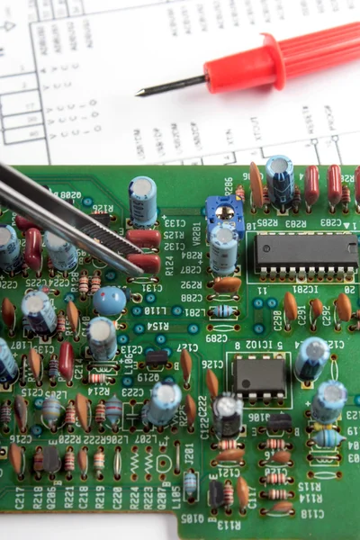 Chip e placa de circuito impresso — Fotografia de Stock
