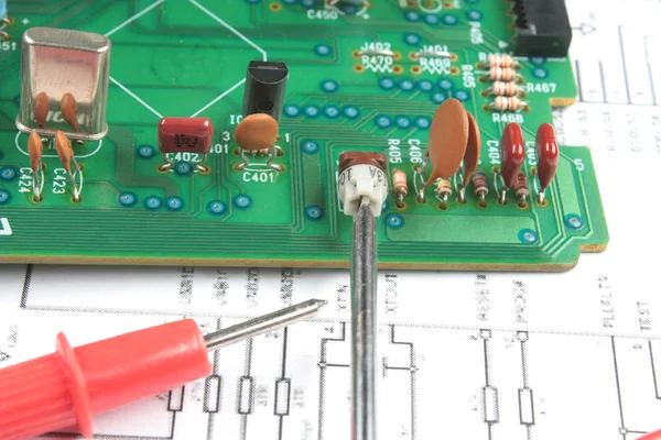 Ajustar placa de circuito impresso — Fotografia de Stock