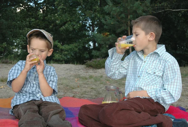 Children drinking juice — Stock Photo, Image