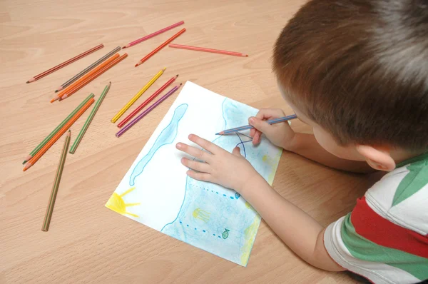 Child with picture — Stock Photo, Image