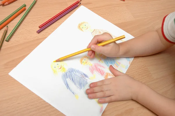 Bambino disegnare famiglia — Foto Stock