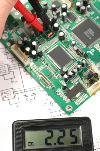 Placa de circuito impreso y medidor —  Fotos de Stock