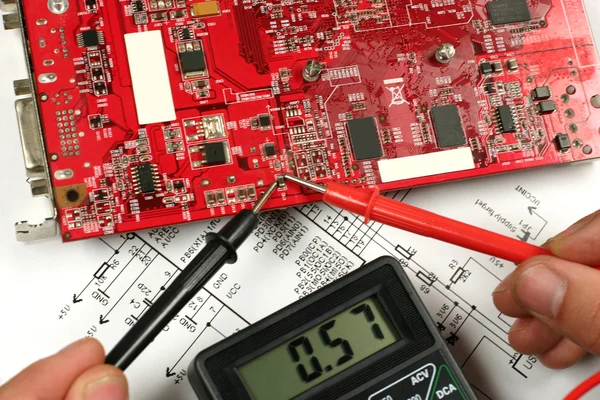 Placa de circuito e medidor eletrônico — Fotografia de Stock