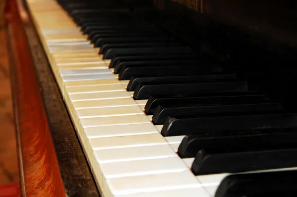 Altes Klavier — Stockfoto