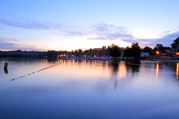 Jezioro podczas wieczoru — Zdjęcie stockowe