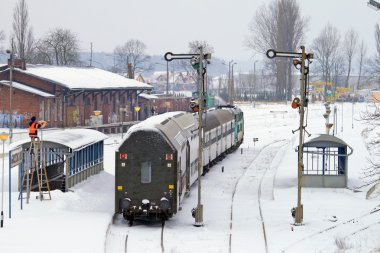 tren istasyonda.