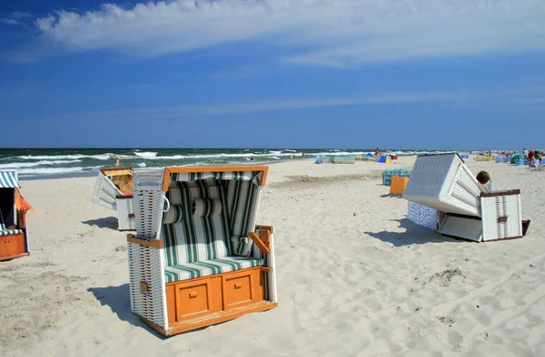 Hasır sandalyeleri plaj — Stok fotoğraf