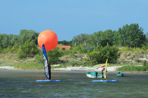 Surfen activiteit op de baai — Stockfoto