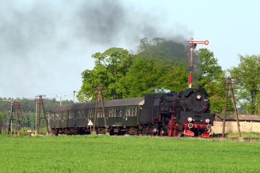 Eski bir buhar treni.