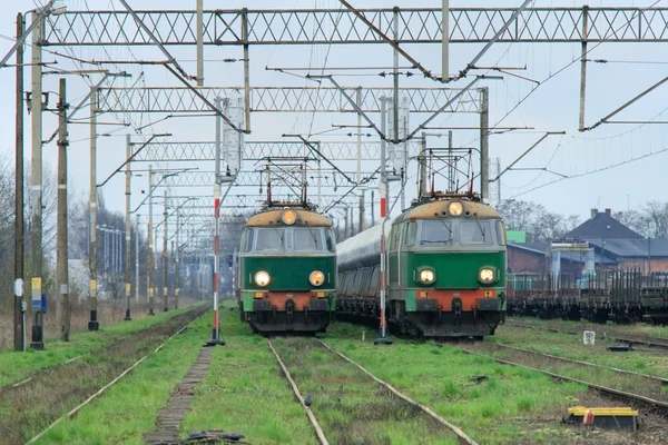 Trenuri de marfă la gară — Fotografie, imagine de stoc