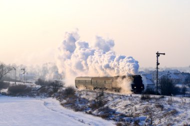 Eski bir buhar treni.