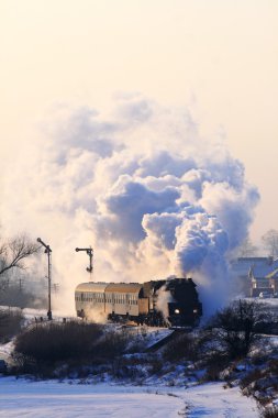 Eski bir buhar treni.