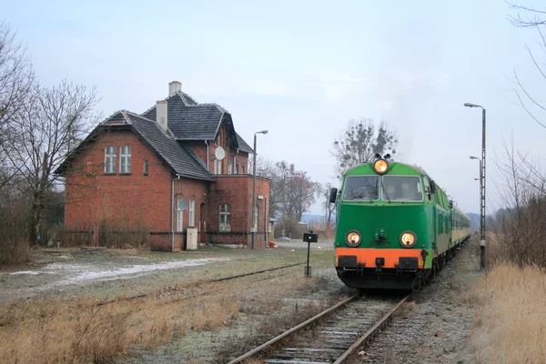 Поезд на вокзале — стоковое фото