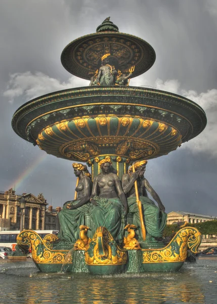 パリのコンコルド広場の噴水 — ストック写真