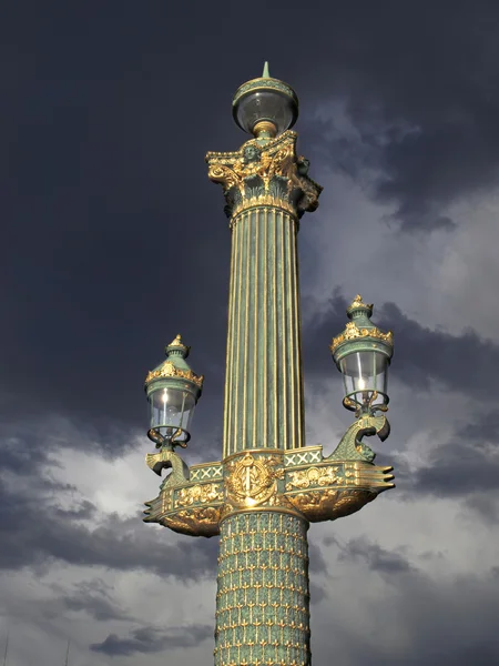 Paříž - lampa venkovní zlatý post — Stock fotografie