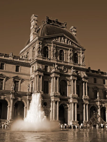 パリ - ルーブル美術館 — ストック写真