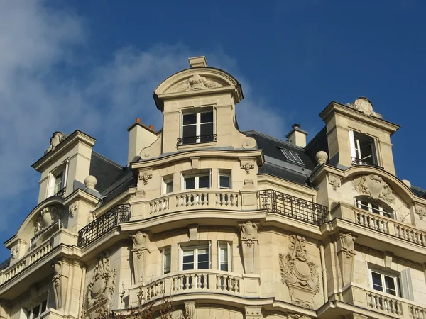 Gamla parisisk byggnad — Stockfoto