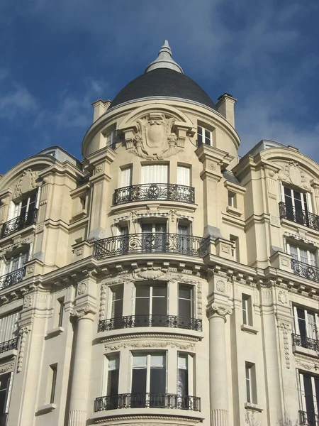 Gamla parisisk byggnad — Stockfoto