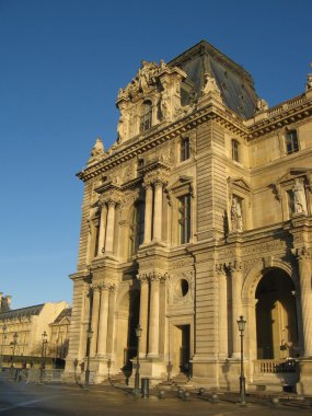 Paris'te louvre damak