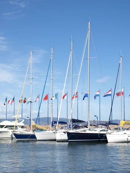 Yacht nel porto della riviera francese — Foto Stock