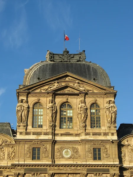 Ουρανίσκο και του Λούβρου στο Παρίσι — Φωτογραφία Αρχείου