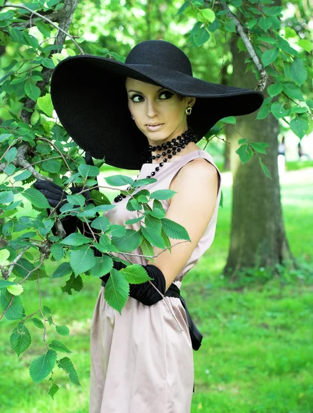Young woman in black hat — Stock Photo, Image