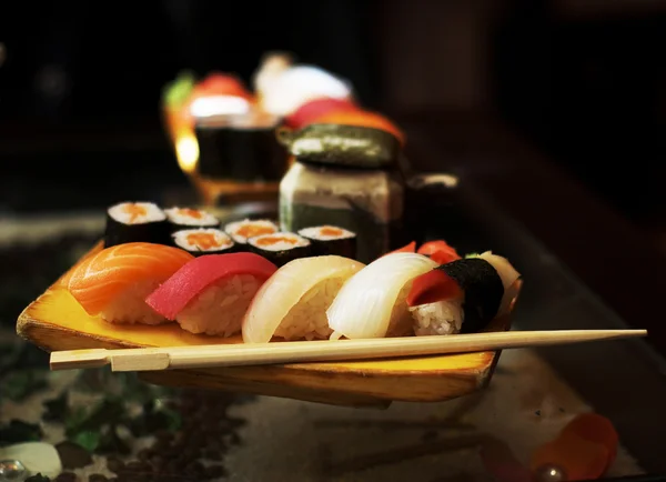 Sushi et petits pains — Photo