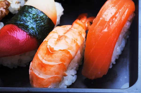 Sushi e rolos — Fotografia de Stock