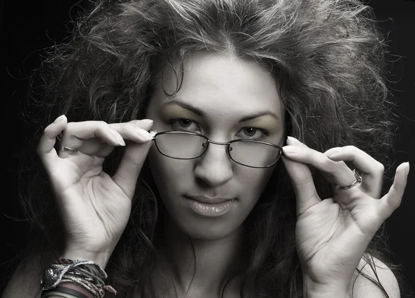 Νεαρή γυναίκα με γυαλιά — Φωτογραφία Αρχείου