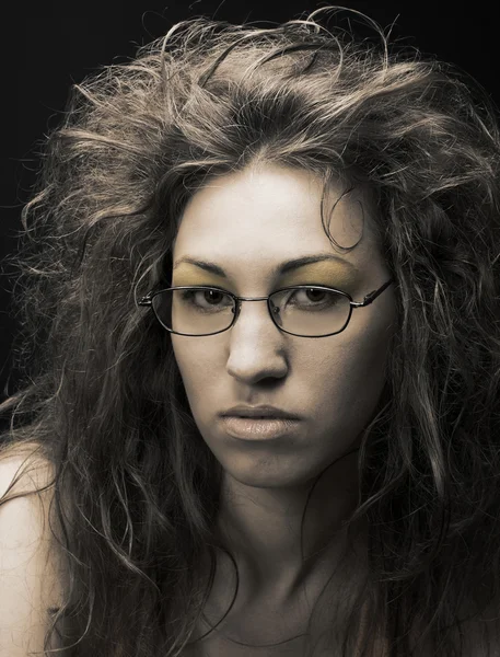 Νεαρή γυναίκα με γυαλιά — Φωτογραφία Αρχείου