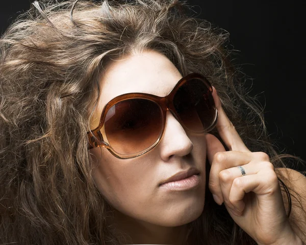 Mujer joven en gafas de sol —  Fotos de Stock
