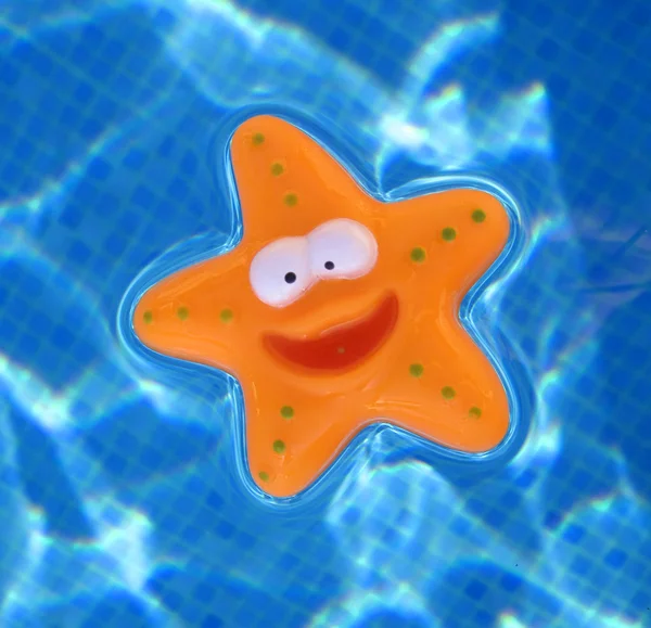 Estrela de borracha na piscina — Fotografia de Stock