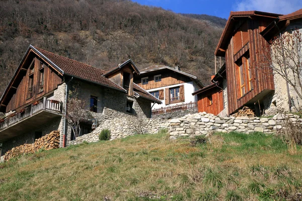 Typische Architektur in den französischen Alpen — Stockfoto