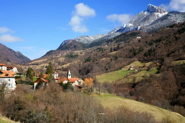 Mała wioska? Dolina Alpy Francuskie — Zdjęcie stockowe