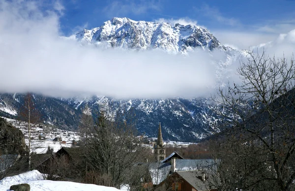 Casa em neve - paisagem de inverno. França , — Fotografia de Stock
