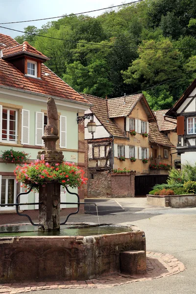 Dorf im Elsass, Frankreich — Stockfoto