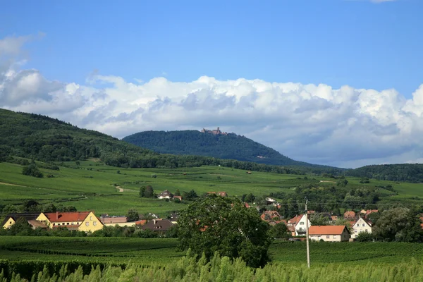 Вогес и Верхне-Кенигсбургский замок — стоковое фото