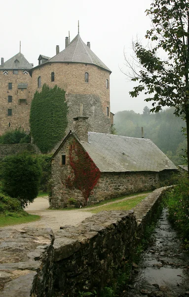 Παλιό κάστρο στο βουνό Αρδεννών - belgiu — Φωτογραφία Αρχείου