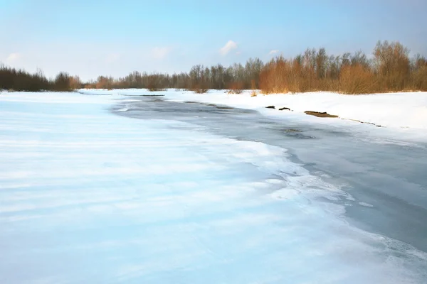 Zugefrorener Fluss. — Stockfoto