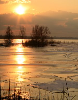 Vistula Nehri Polonya - gün batımı.