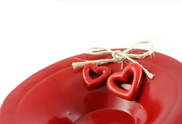 Herzen auf rotem Teller — Stockfoto