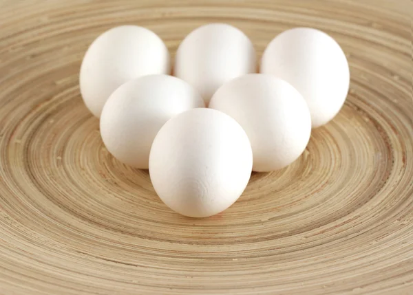 Bílé vejce na talíři — Stock fotografie