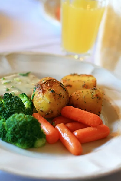 stock image Baked potatoes with carrot and kale