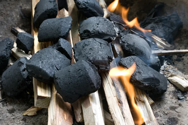 炭と木たき — ストック写真